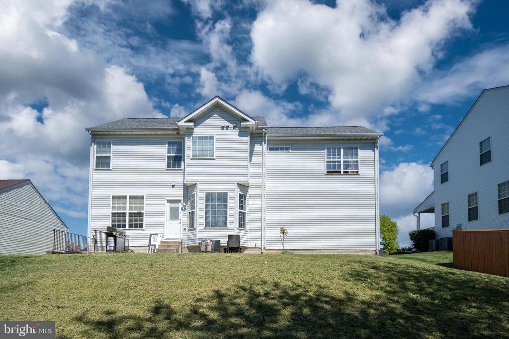 18 INDIAN WOOD LANE
