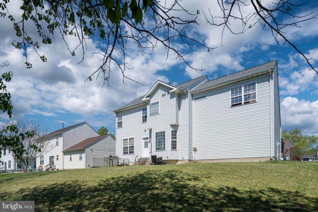 18 INDIAN WOOD LANE