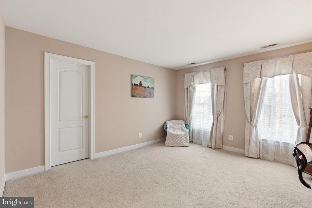 22 HEMMING DRIVE