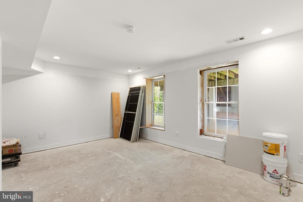 22 HEMMING DRIVE