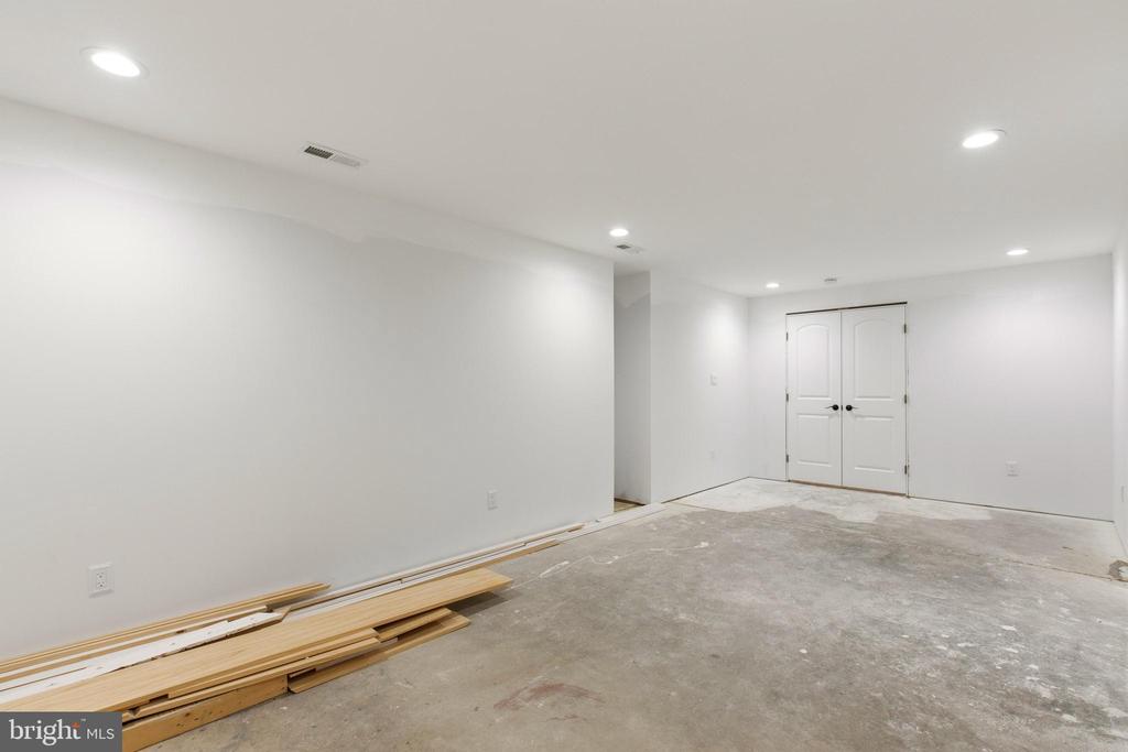 22 HEMMING DRIVE