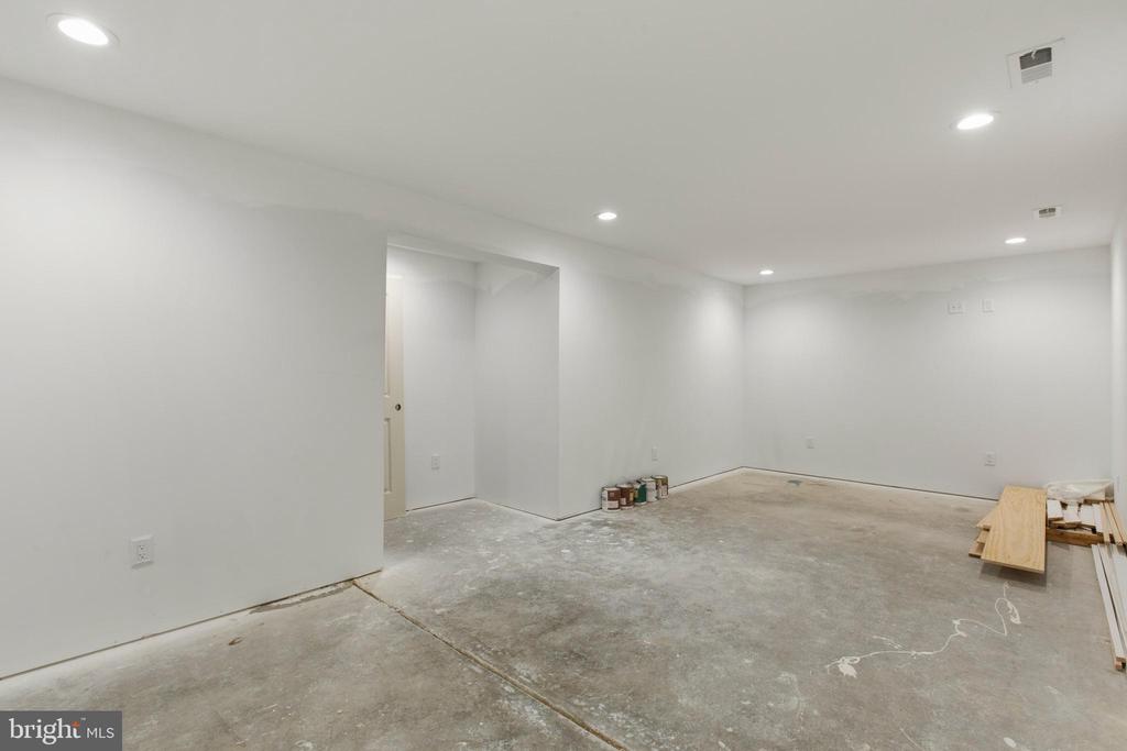 22 HEMMING DRIVE
