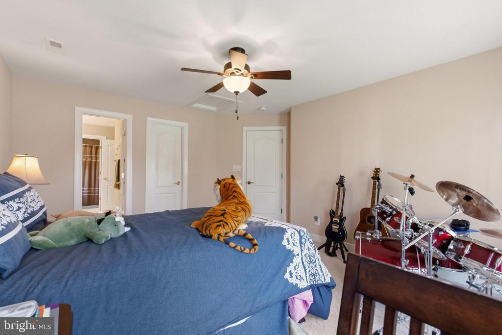 22 HEMMING DRIVE
