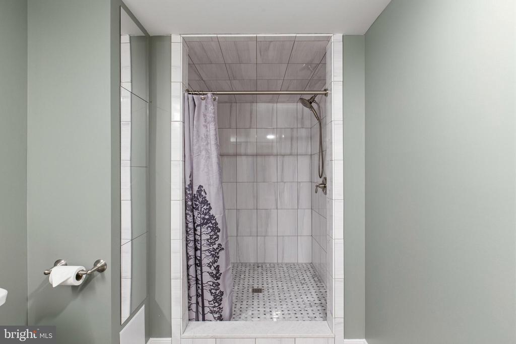 22 HEMMING DRIVE