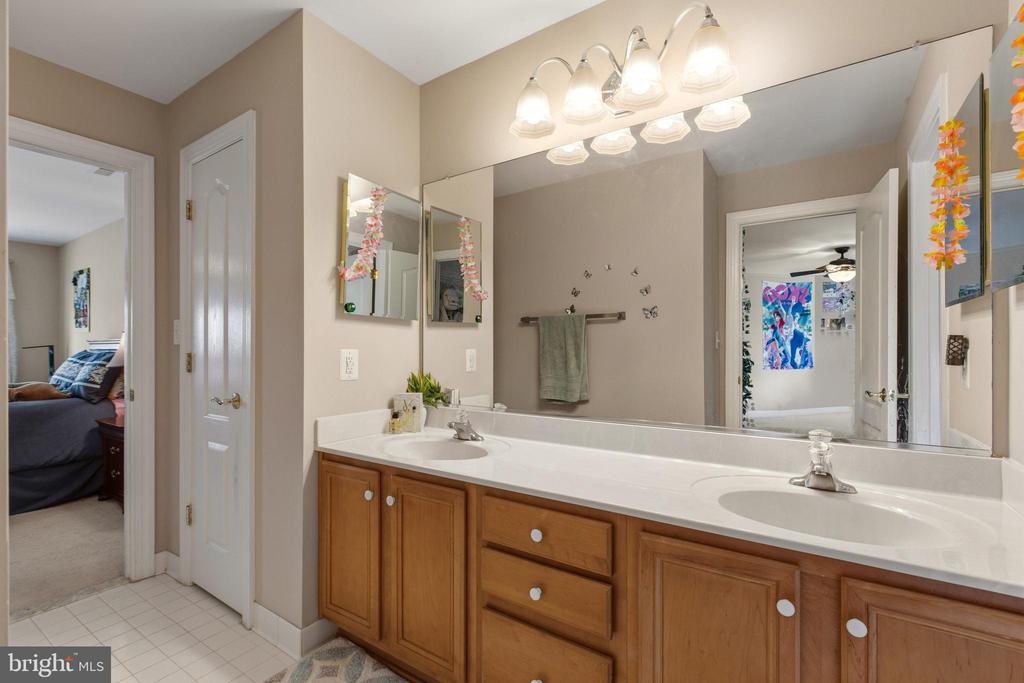 22 HEMMING DRIVE