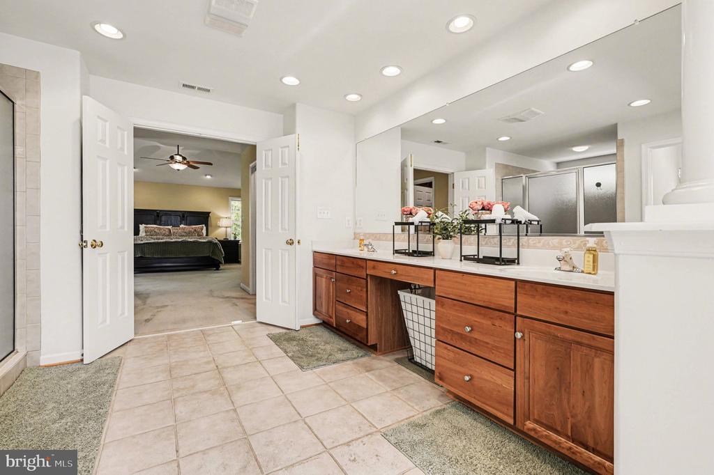 35 MILLS HOLLOW DRIVE
