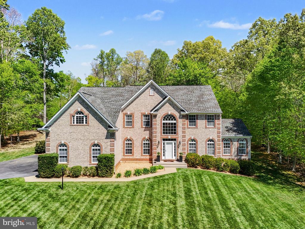 35 MILLS HOLLOW DRIVE