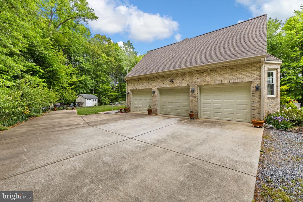40 HOLLY TREE LANE