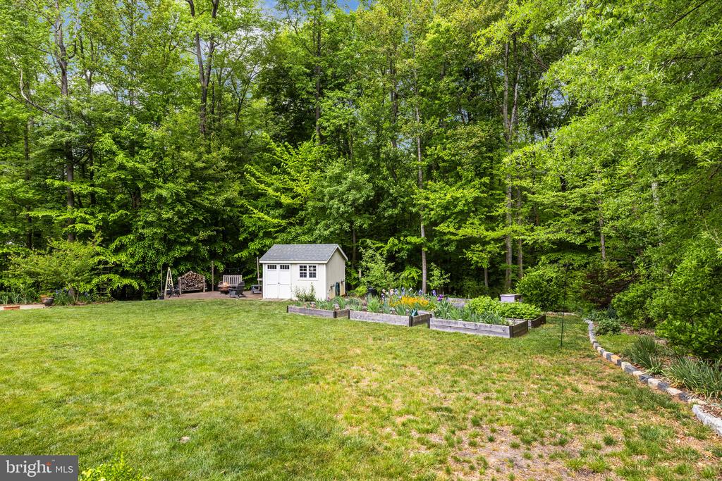 40 HOLLY TREE LANE