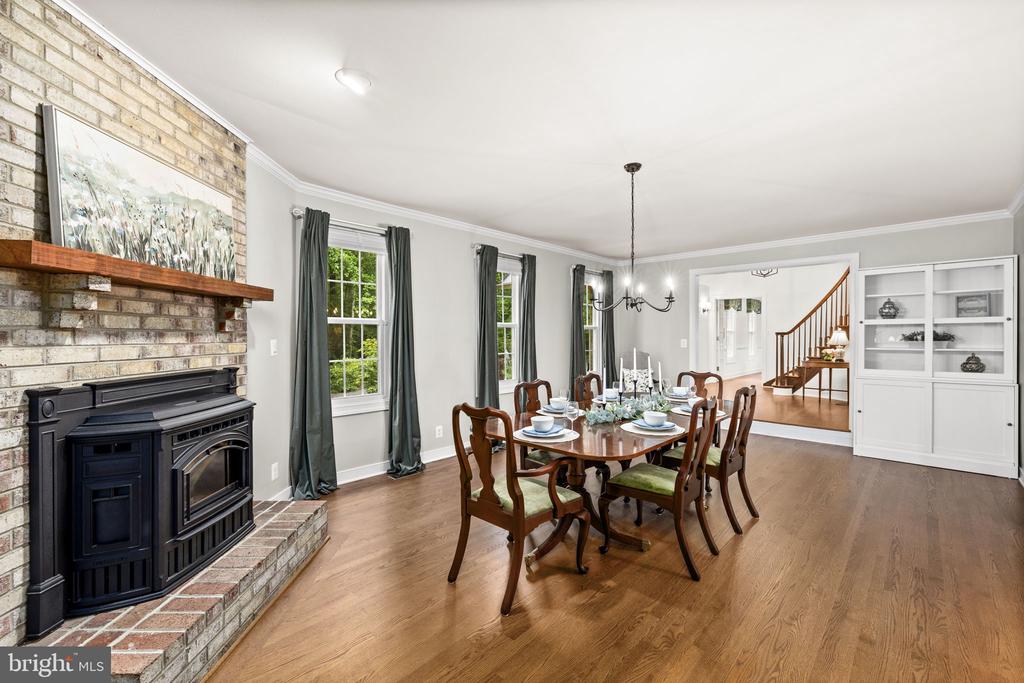 40 HOLLY TREE LANE