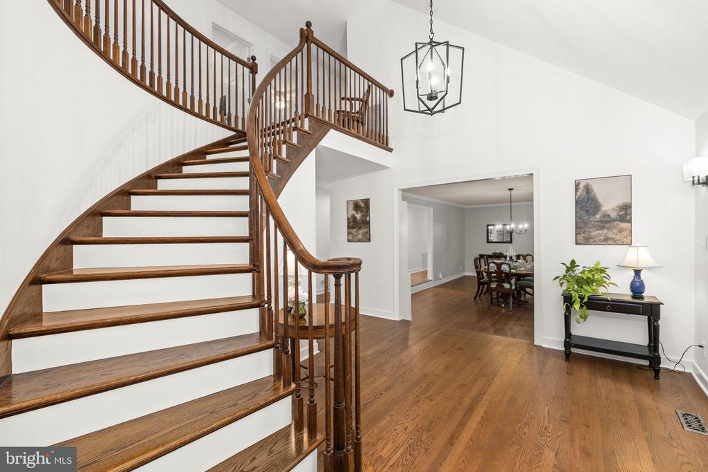 40 HOLLY TREE LANE