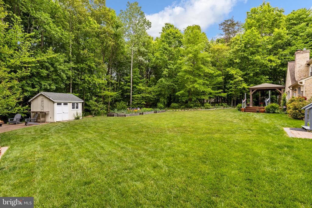 40 HOLLY TREE LANE
