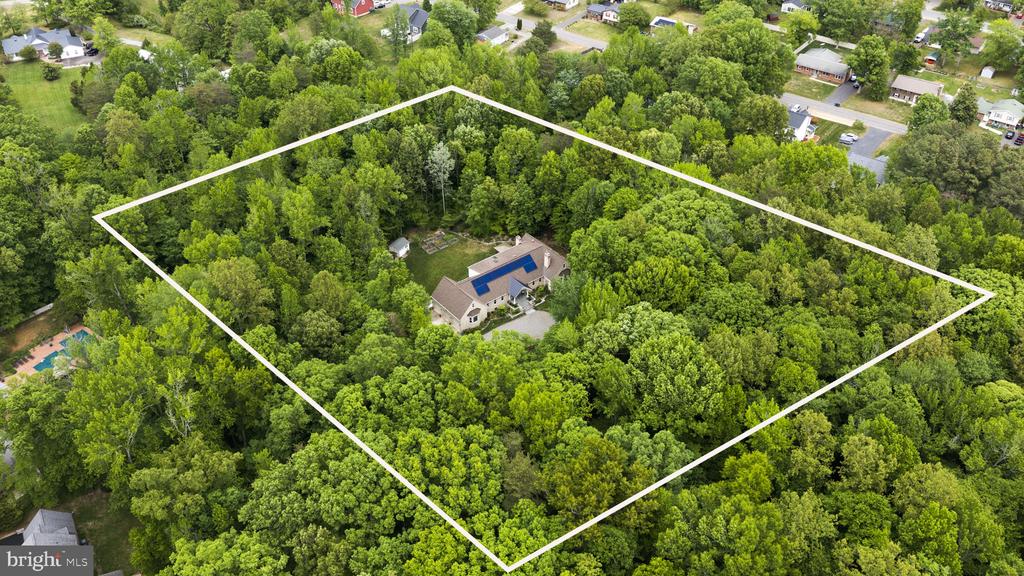 40 HOLLY TREE LANE