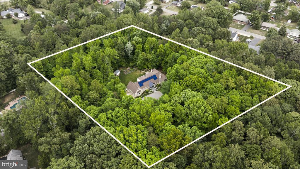 40 HOLLY TREE LANE
