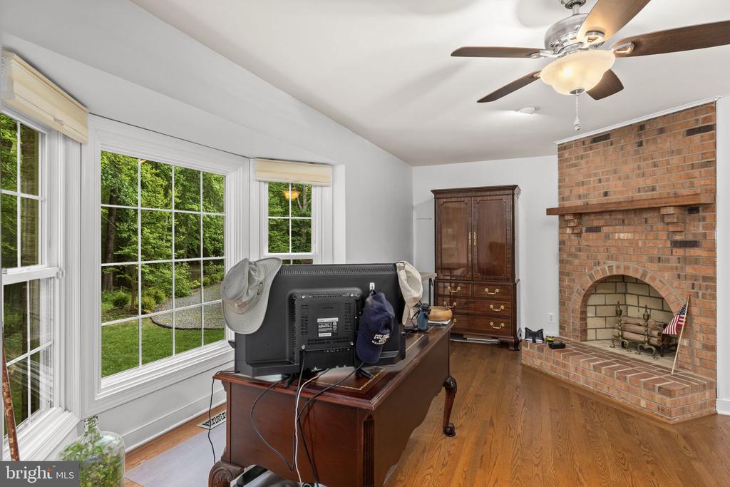 40 HOLLY TREE LANE
