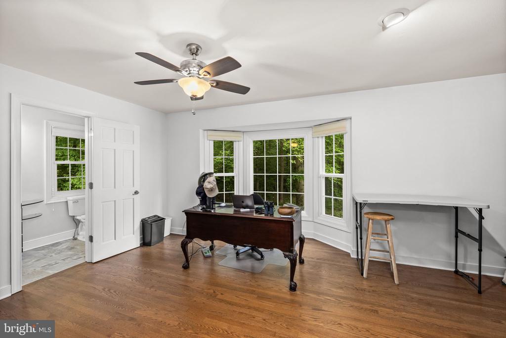 40 HOLLY TREE LANE