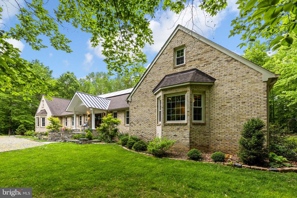 40 HOLLY TREE LANE