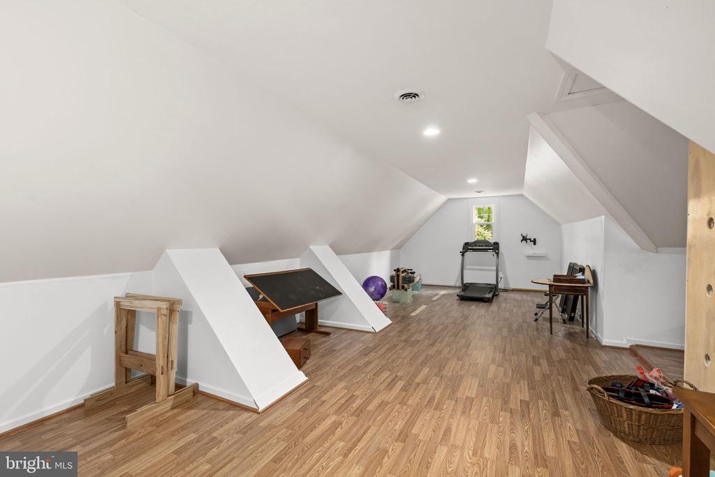 40 HOLLY TREE LANE