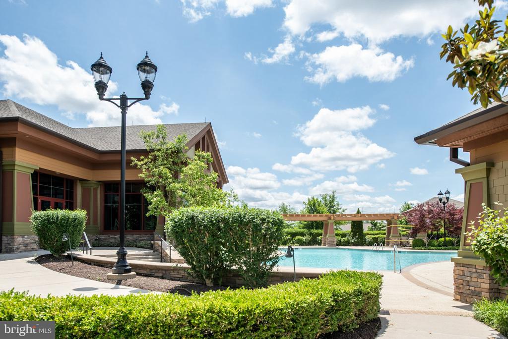 28 MENDOTA WAY