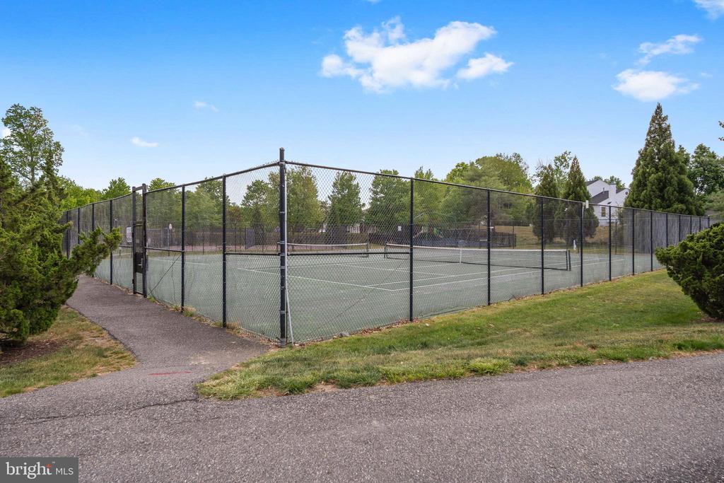 6 SAGEWOOD COURT