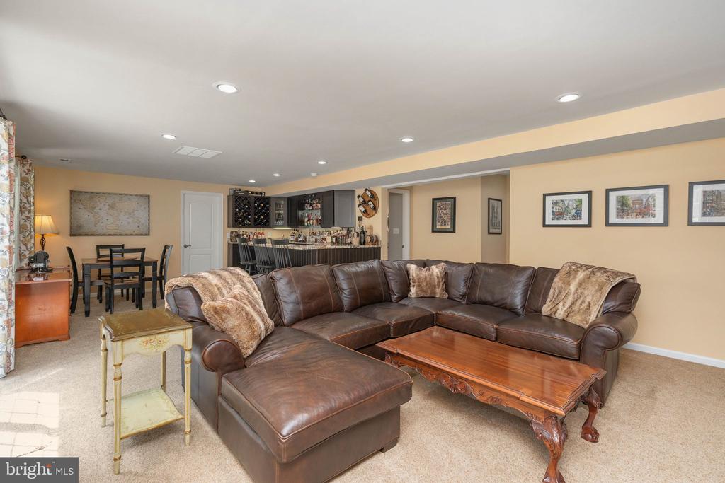 6 SAGEWOOD COURT