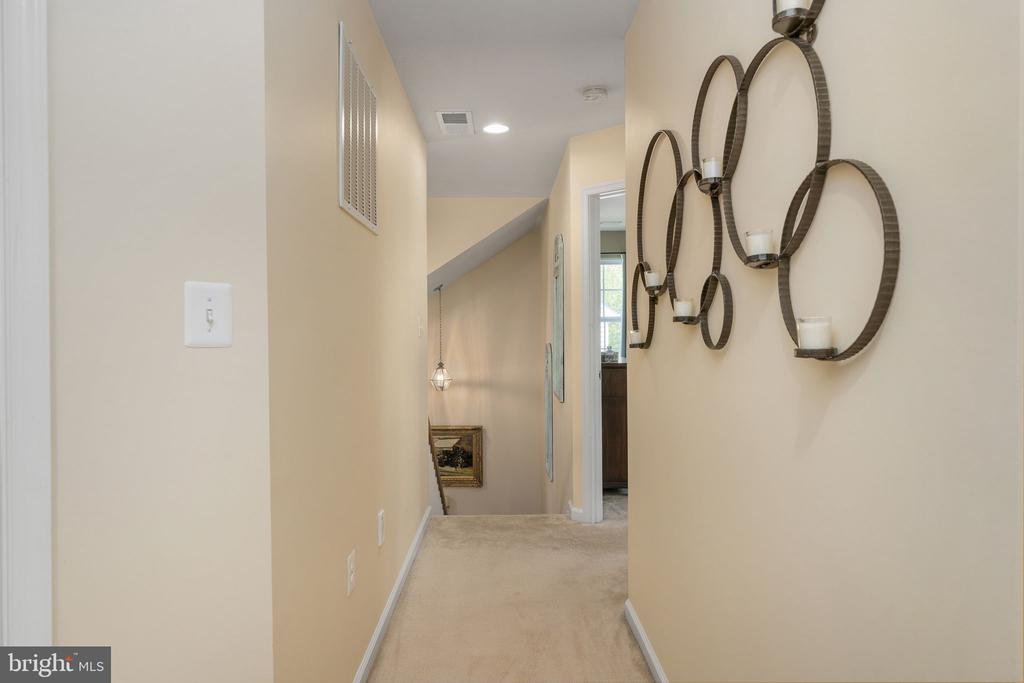 6 SAGEWOOD COURT