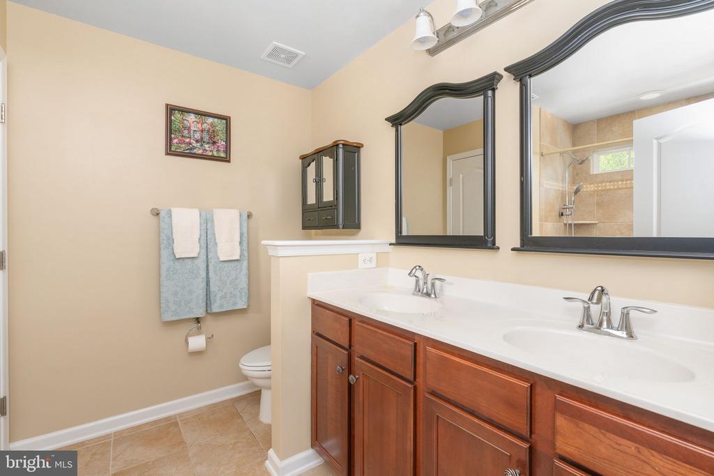 6 SAGEWOOD COURT