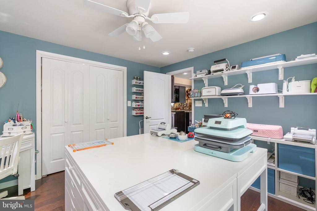 6 SAGEWOOD COURT