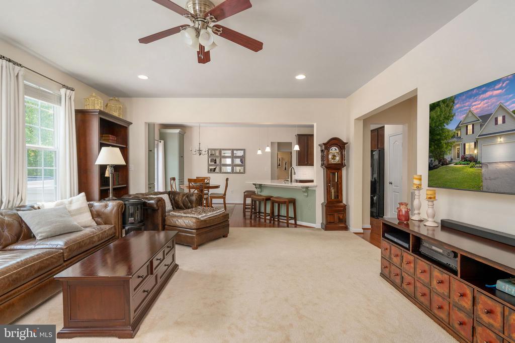 6 SAGEWOOD COURT
