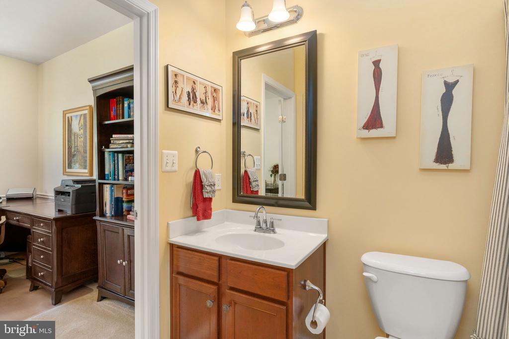 6 SAGEWOOD COURT