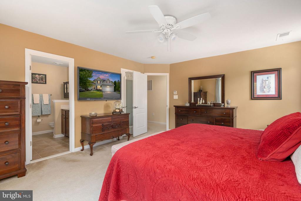 6 SAGEWOOD COURT
