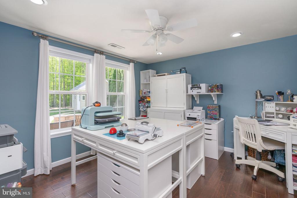 6 SAGEWOOD COURT