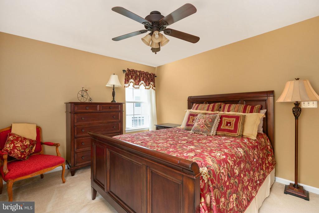 6 SAGEWOOD COURT
