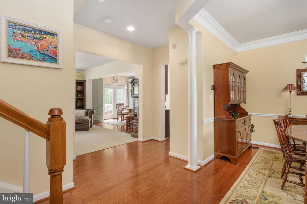 6 SAGEWOOD COURT