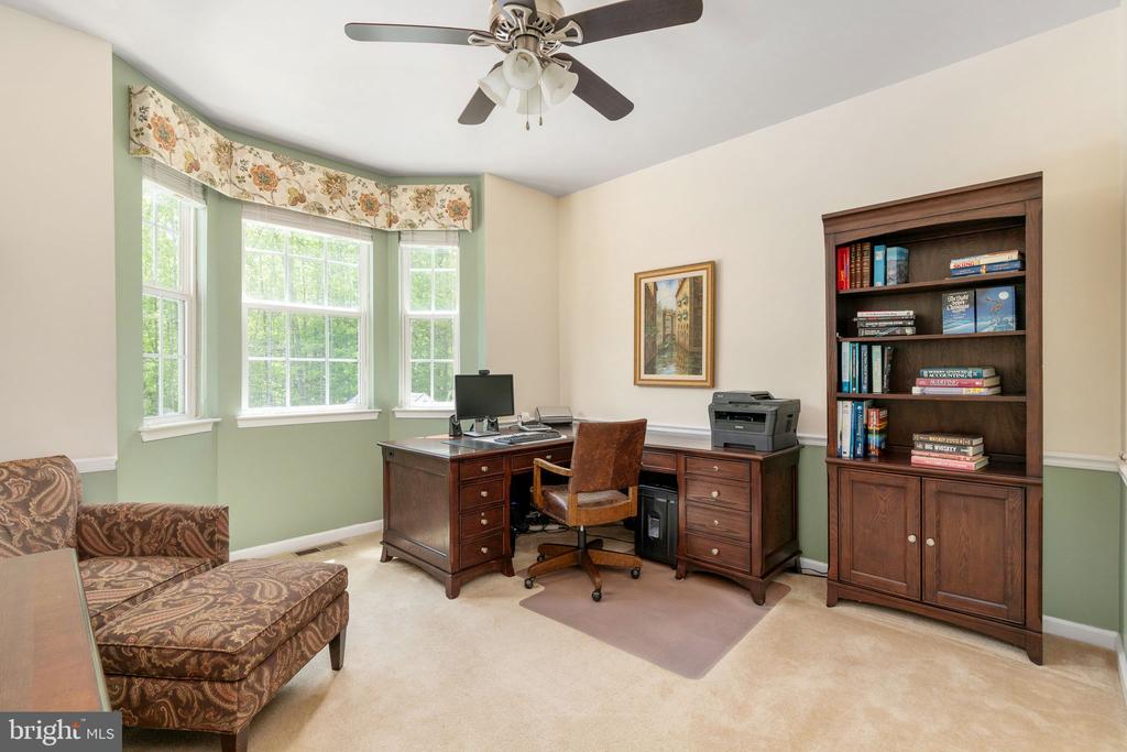 6 SAGEWOOD COURT