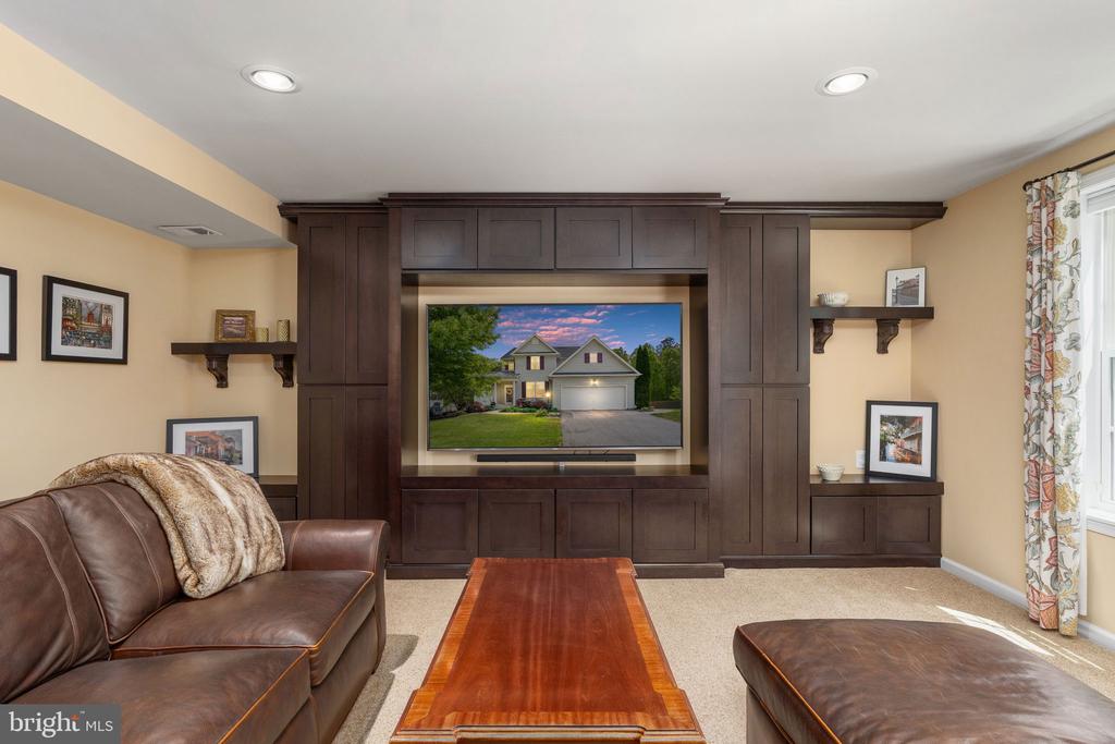 6 SAGEWOOD COURT