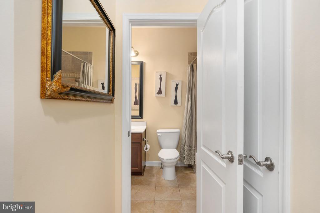 6 SAGEWOOD COURT