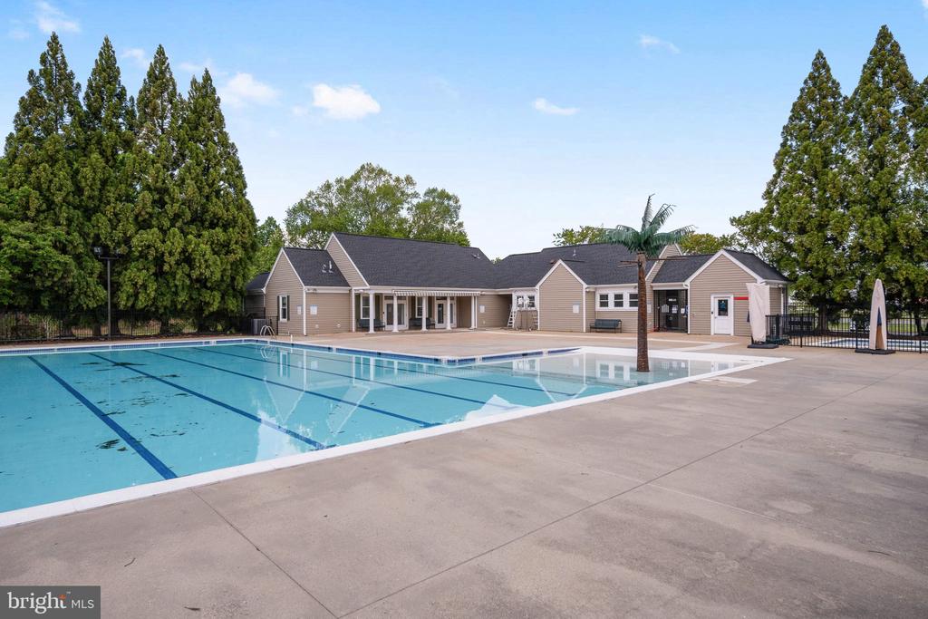 6 SAGEWOOD COURT