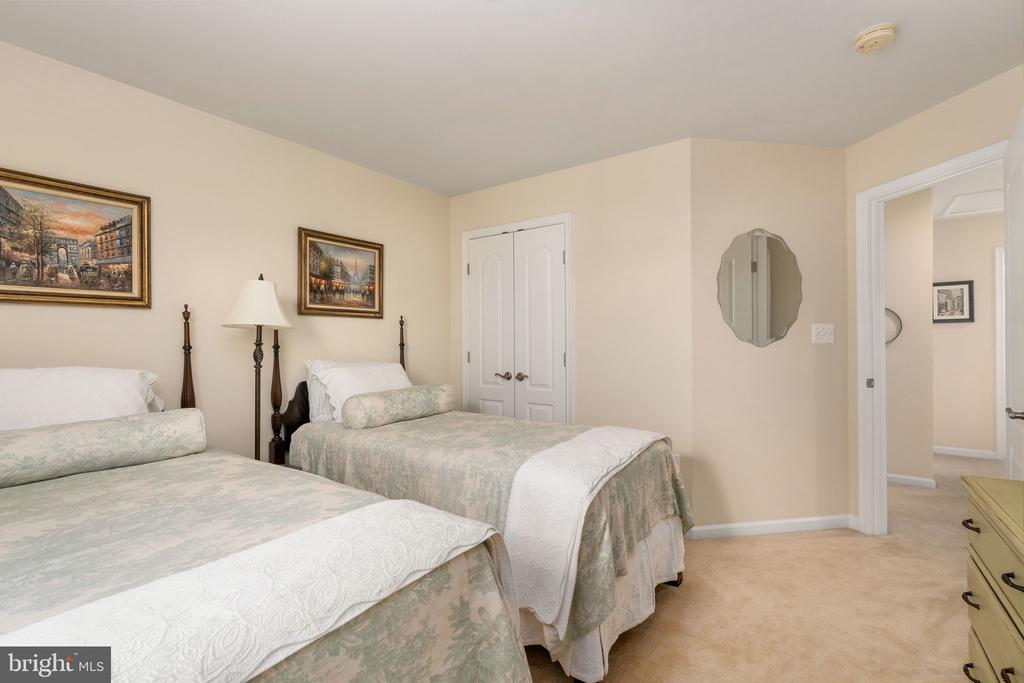 6 SAGEWOOD COURT