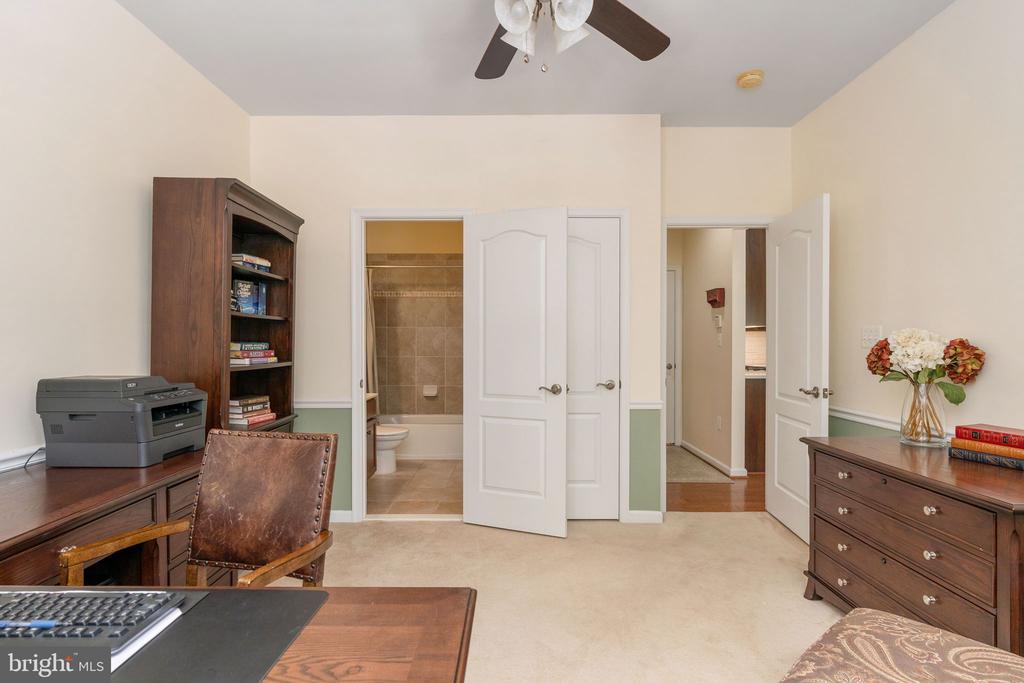 6 SAGEWOOD COURT