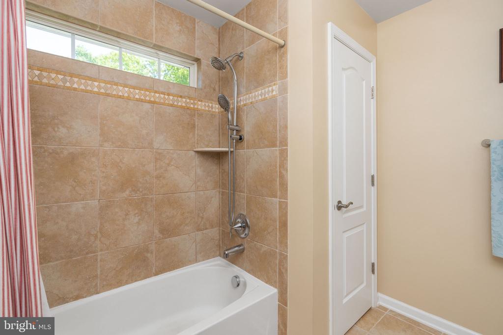 6 SAGEWOOD COURT