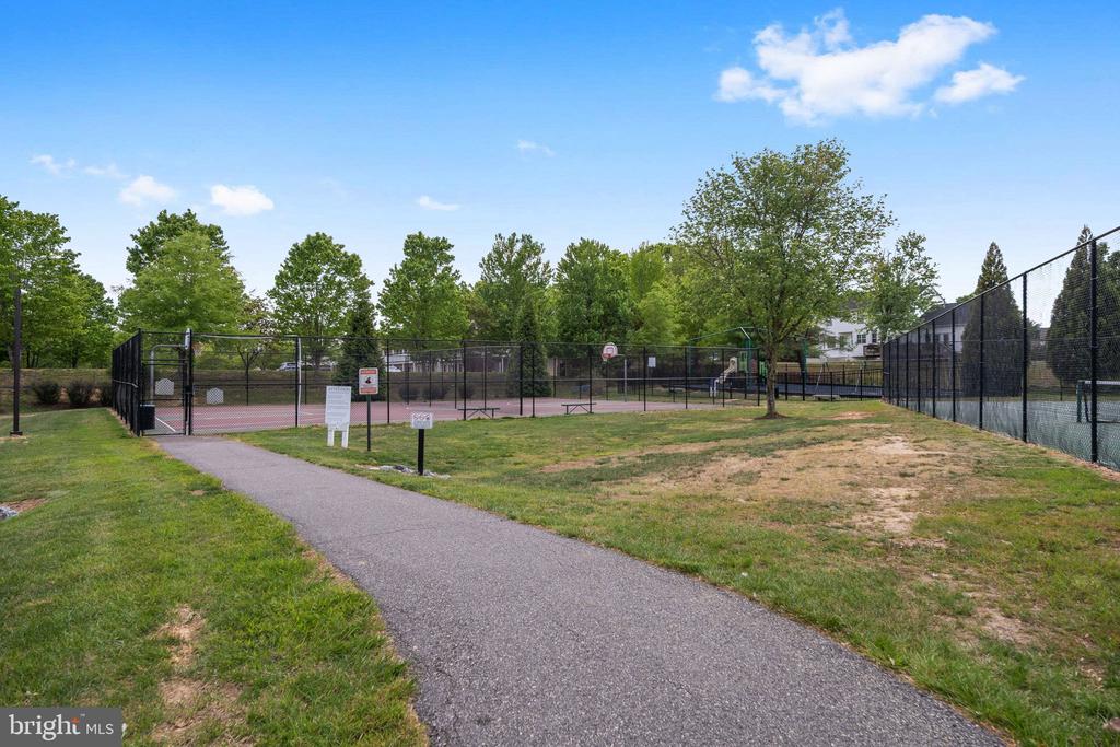 6 SAGEWOOD COURT