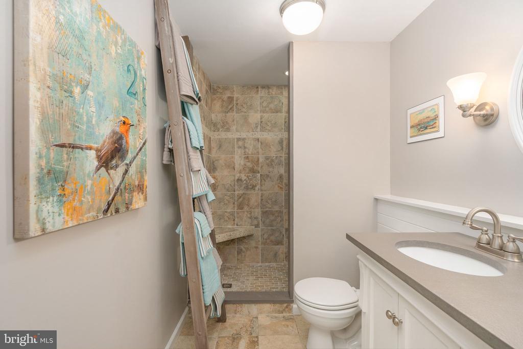 6 SAGEWOOD COURT
