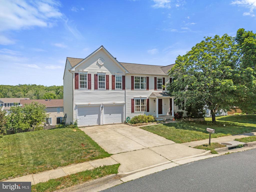 9 HALCOMB LANE