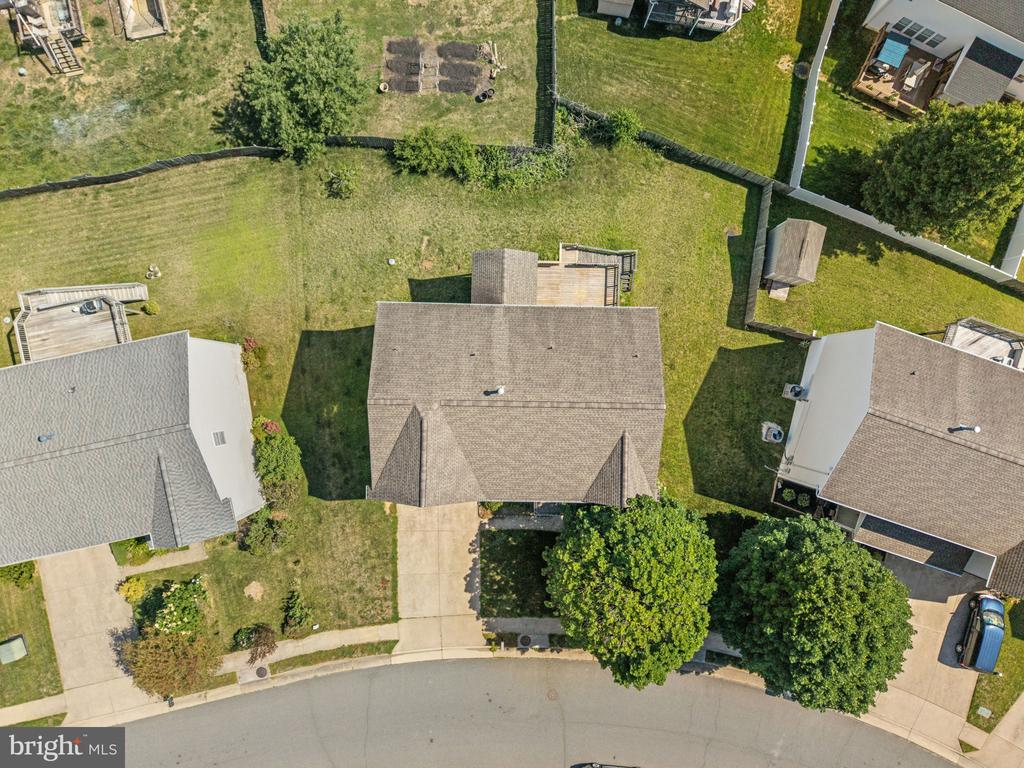 9 HALCOMB LANE