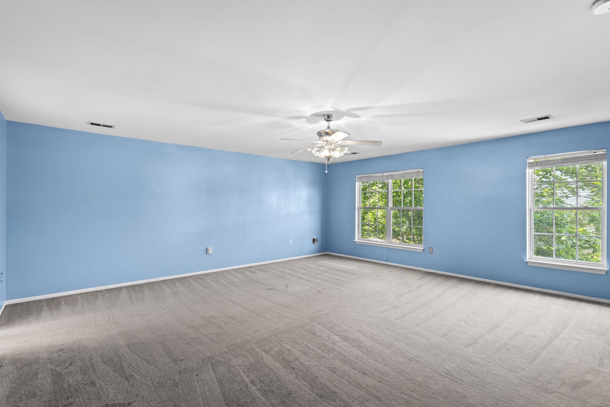 9 HALCOMB LANE