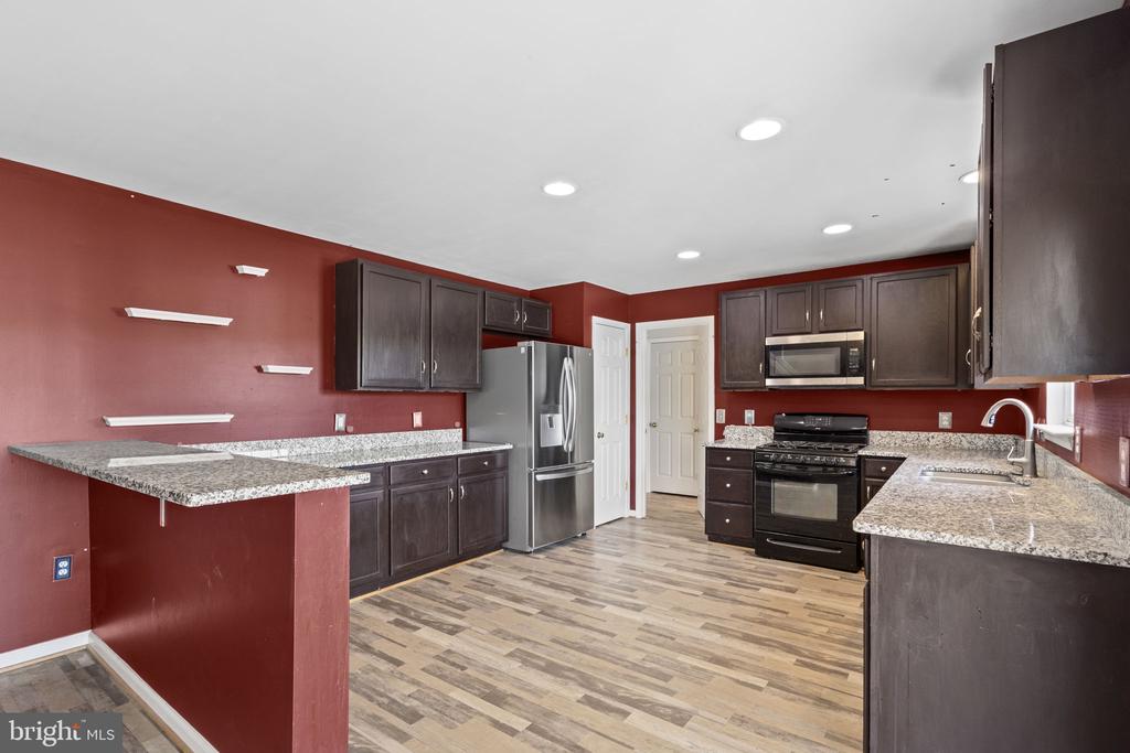 9 HALCOMB LANE