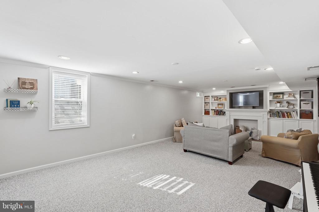 59 COUNTRY MANOR DRIVE