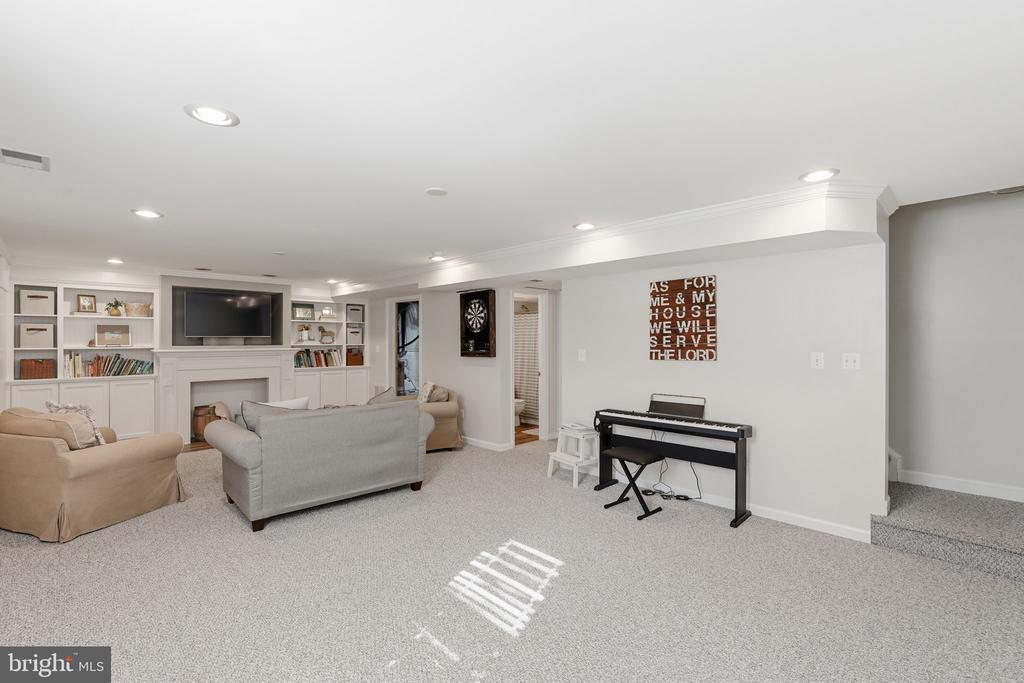 59 COUNTRY MANOR DRIVE