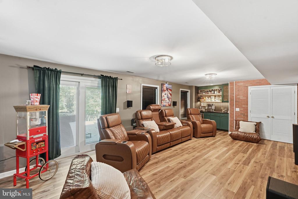 12 PIN OAK COURT